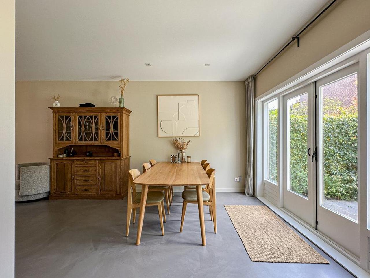 Furnished 1930s house with garden - Image 9