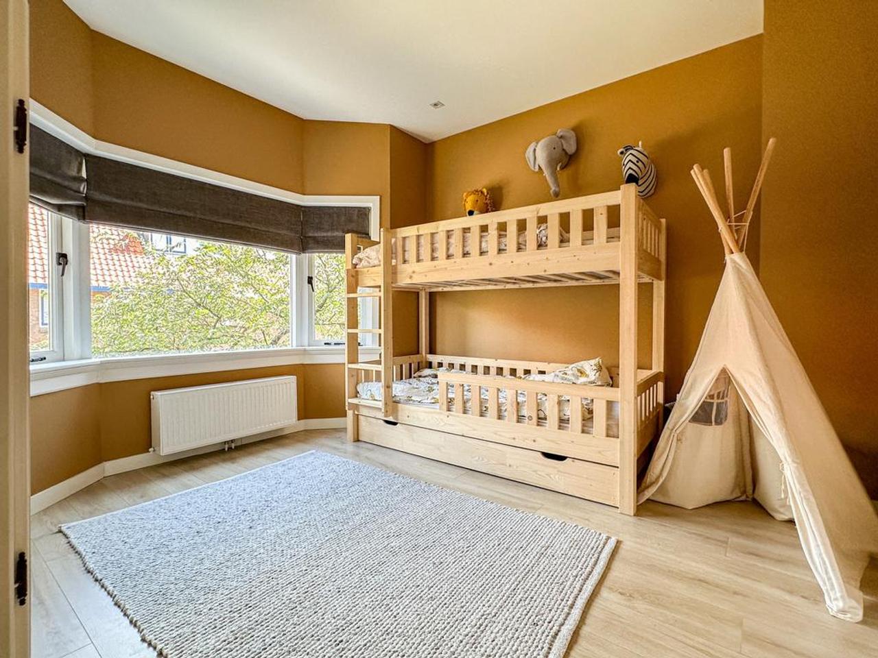 Furnished 1930s house with garden - Image 15