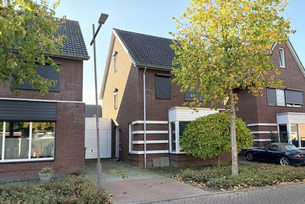 145 m² house with garden and garage in Herkenbosch - Image 1