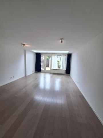 127 m² townhouse with 5 rooms in Delft - Image 2