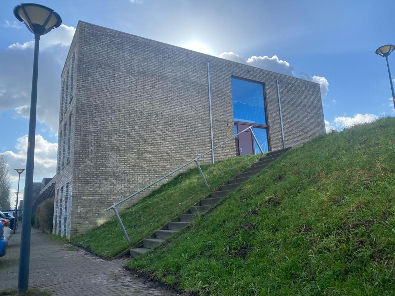 Gemeubileerd 2-kamerappartement met balkon - Afbeelding 3