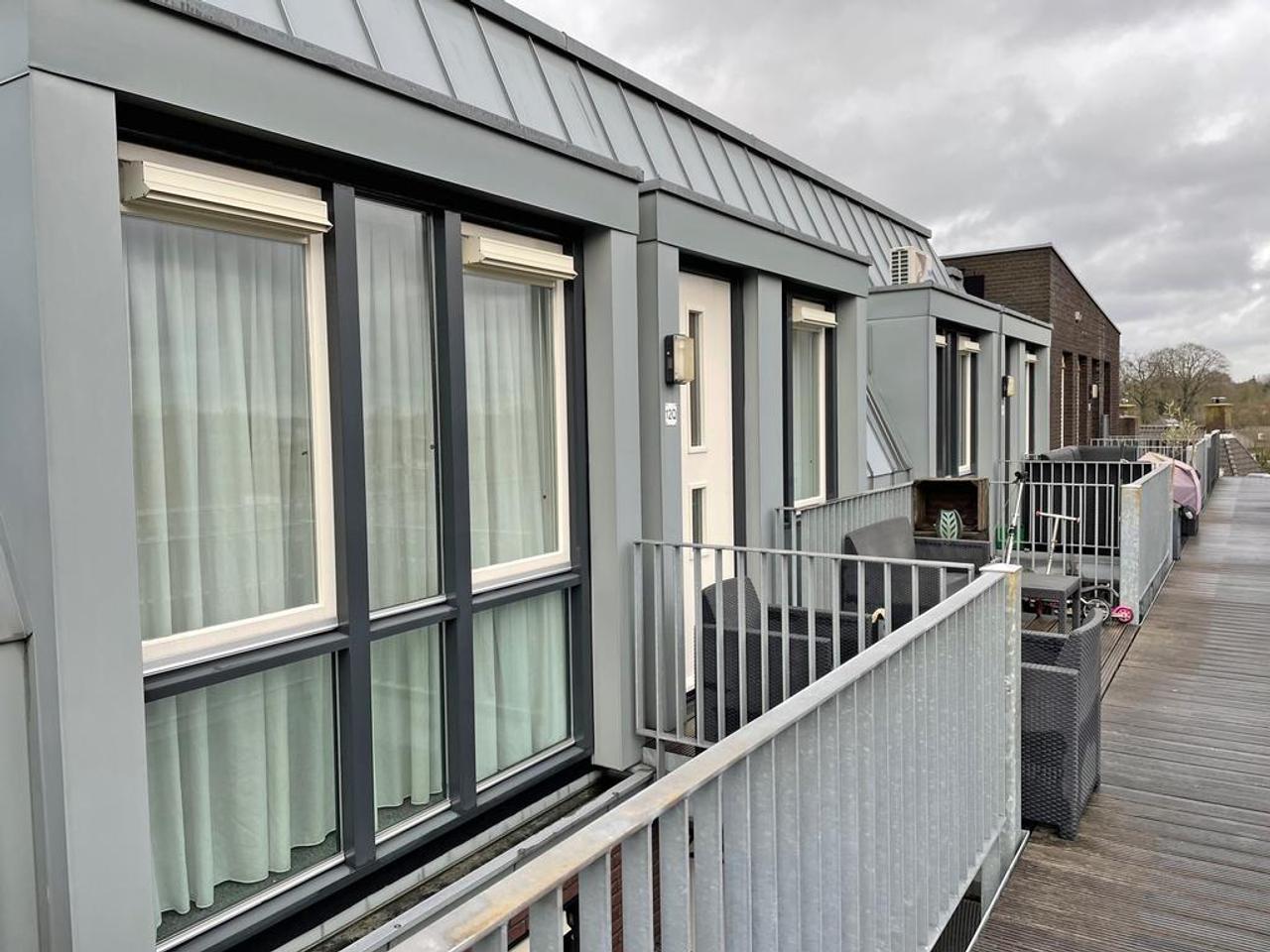 Open views and private parking in Renkum - Image 15