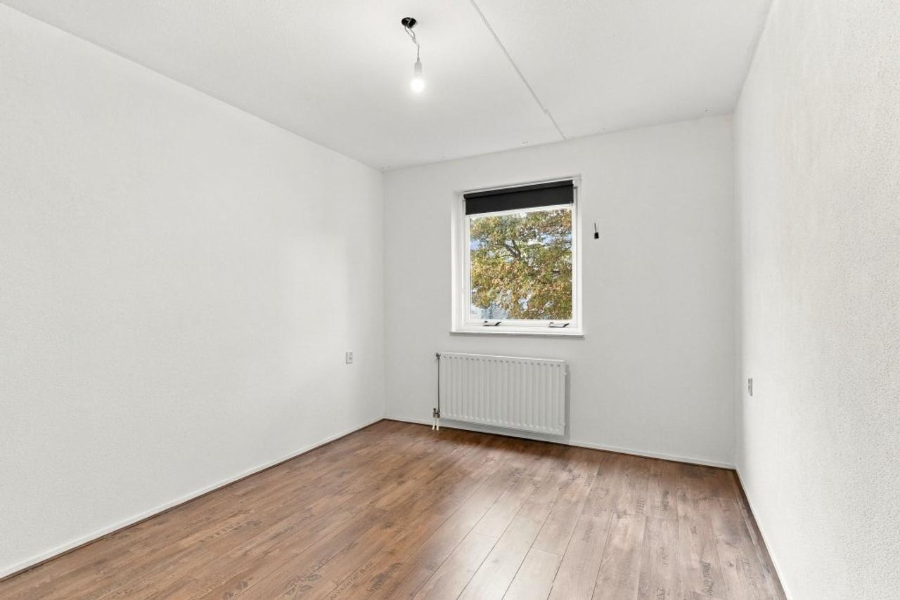 80 m² apartment with balcony and terrace - Image 11