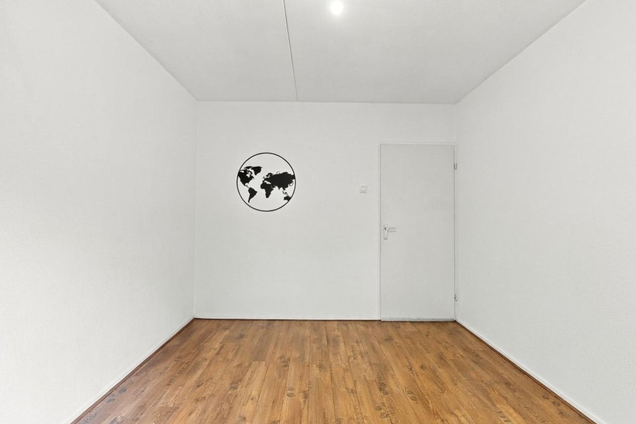 80 m² apartment with balcony and terrace - Image 12