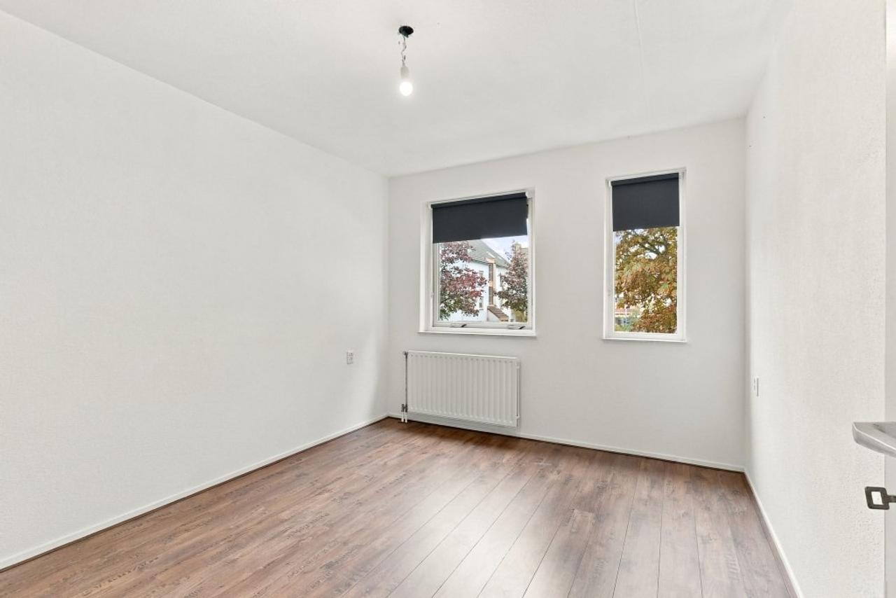 80 m² apartment with balcony and terrace - Image 13