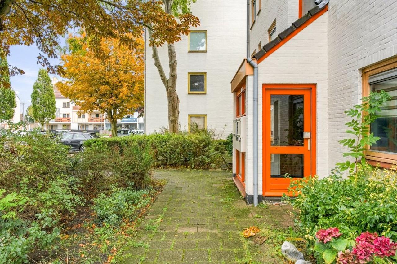 80 m² apartment with balcony and terrace - Image 17
