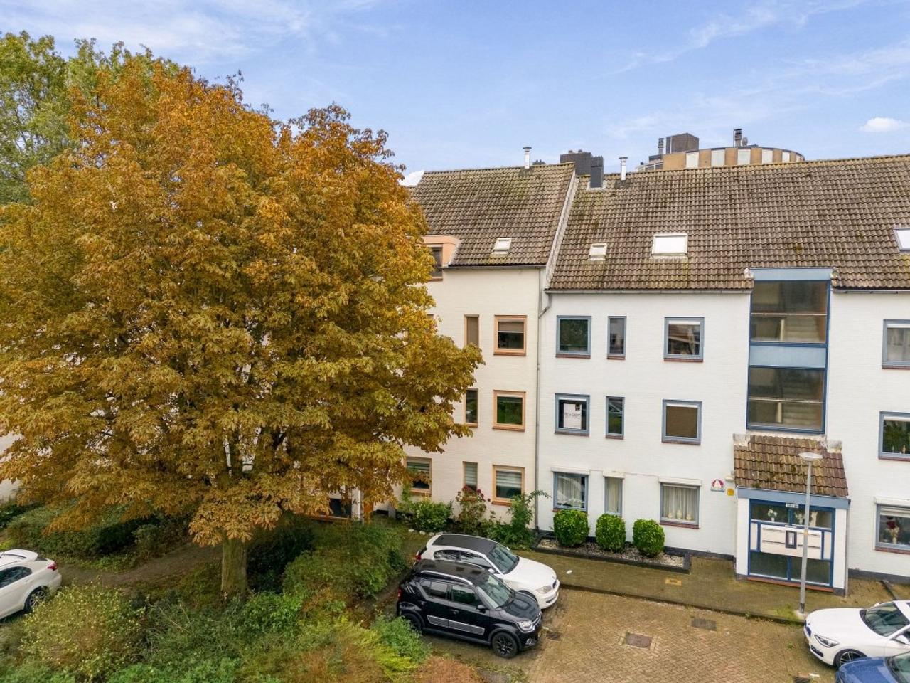 80 m² apartment with balcony and terrace - Image 21
