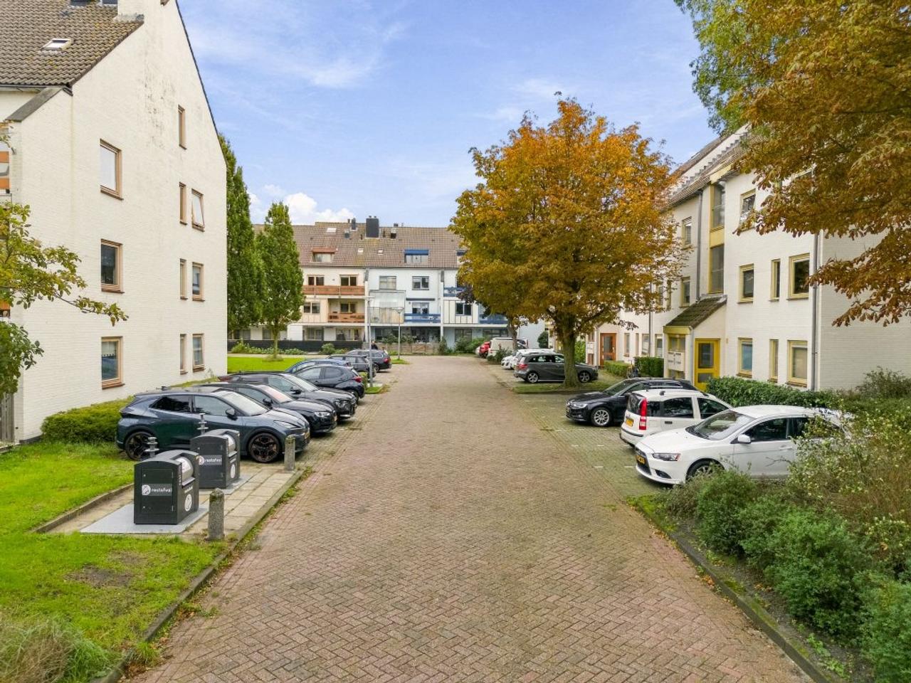 80 m² apartment with balcony and terrace - Image 22