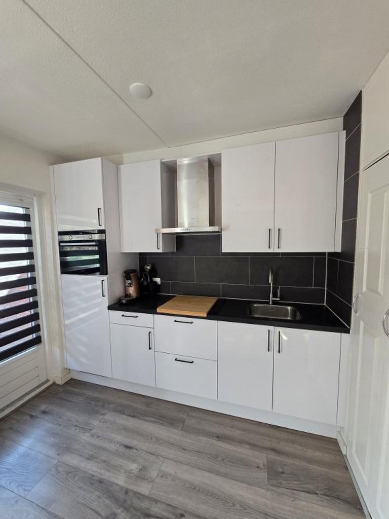 Furnished mid-terrace house with 3 bedrooms - Image 3