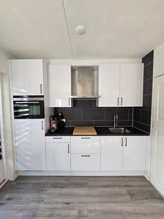 Furnished mid-terrace house with 3 bedrooms - Image 4
