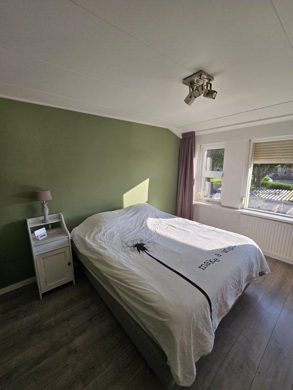 Furnished mid-terrace house with 3 bedrooms - Image 5
