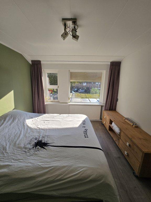 Furnished mid-terrace house with 3 bedrooms - Image 6