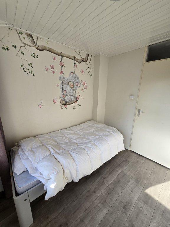 Furnished mid-terrace house with 3 bedrooms - Image 7