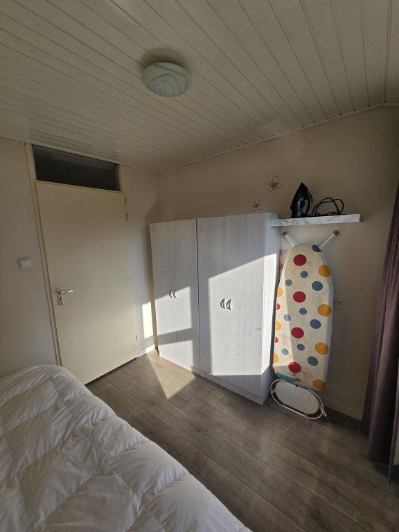 Furnished mid-terrace house with 3 bedrooms - Image 8