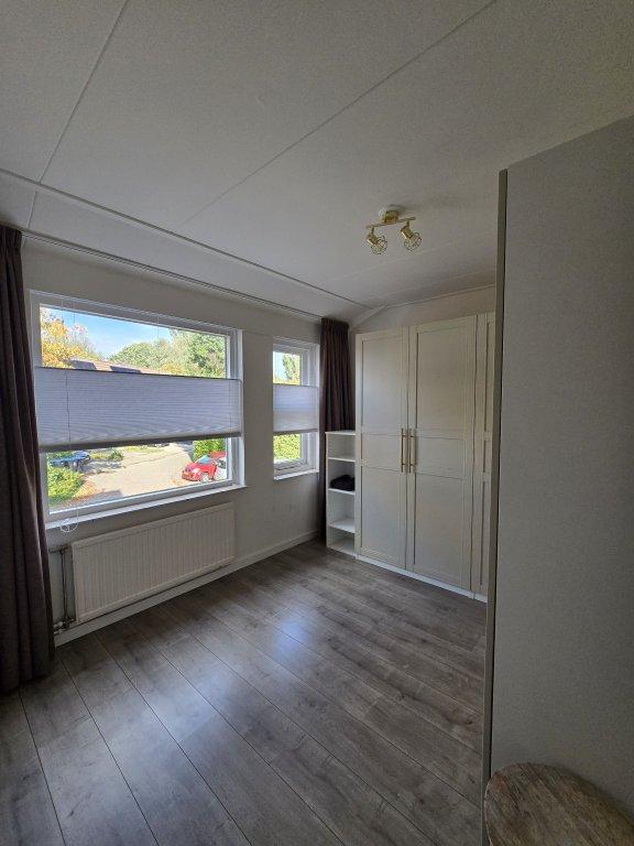 Furnished mid-terrace house with 3 bedrooms - Image 10