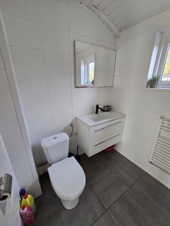 Furnished mid-terrace house with 3 bedrooms - Image 13