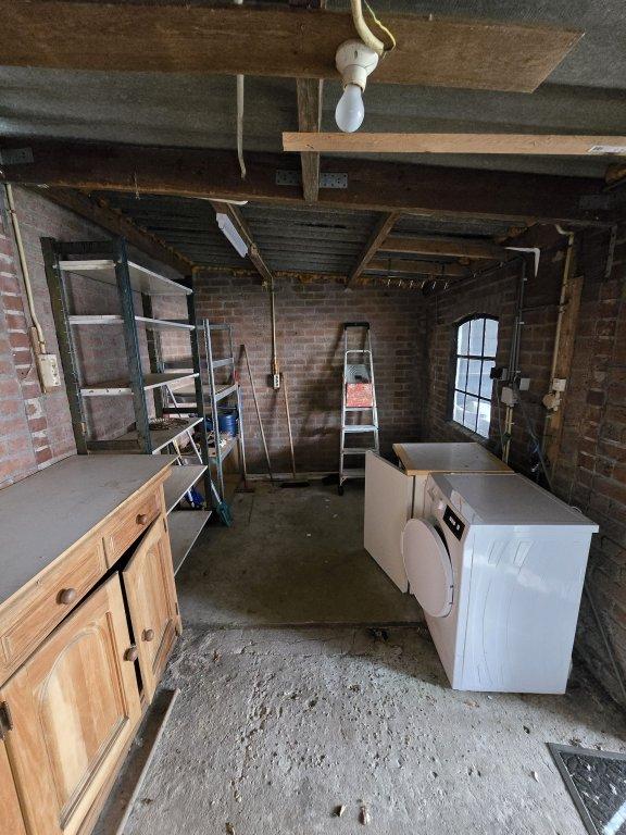 Furnished mid-terrace house with 3 bedrooms - Image 19