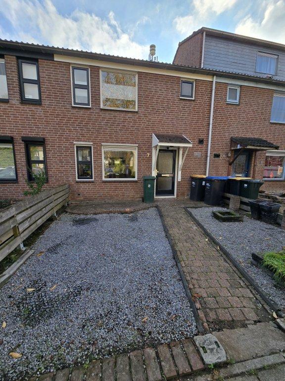 Furnished mid-terrace house with 3 bedrooms - Image 23