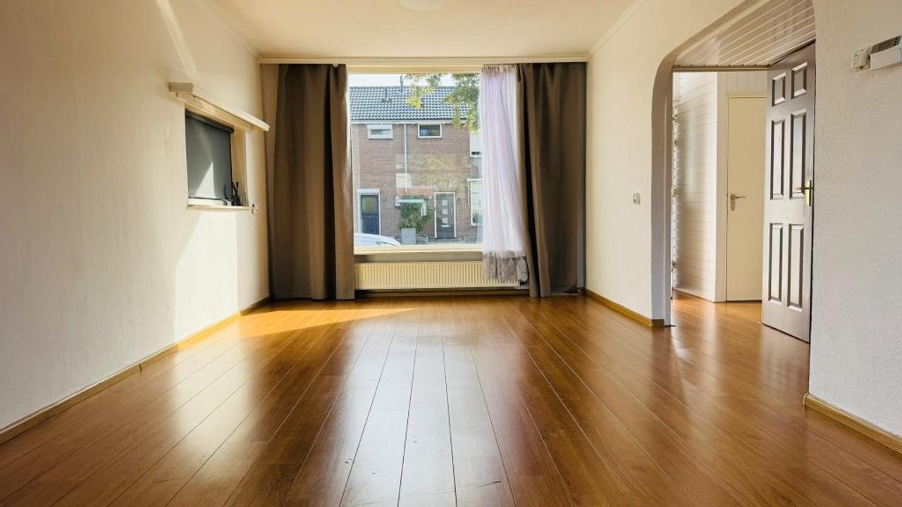 Hoekwoning met royale tuin in Enschede - Afbeelding 2