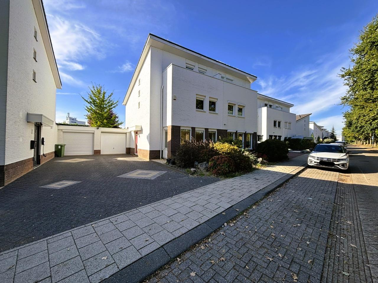 142 m² gezinswoning met tuin en garage - Afbeelding 1