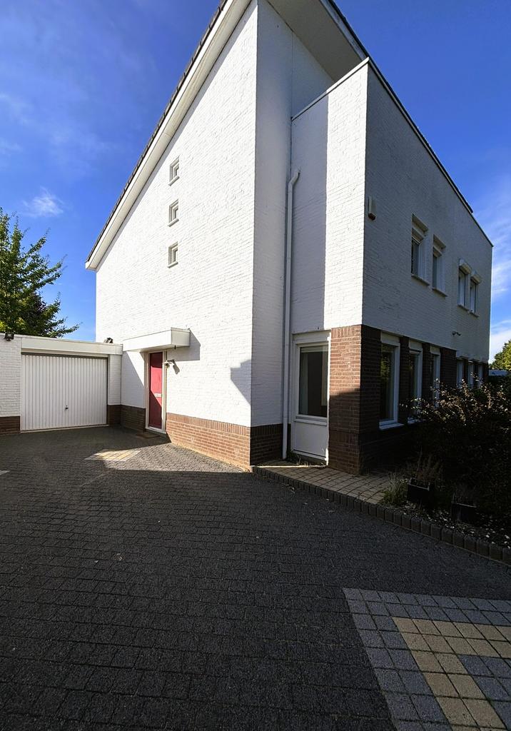 142 m² gezinswoning met tuin en garage - Afbeelding 2