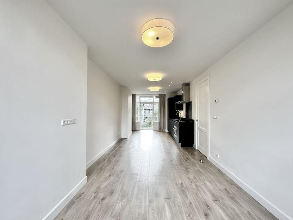 Gemeubileerd 3-kamerappartement met balkon - Afbeelding 1