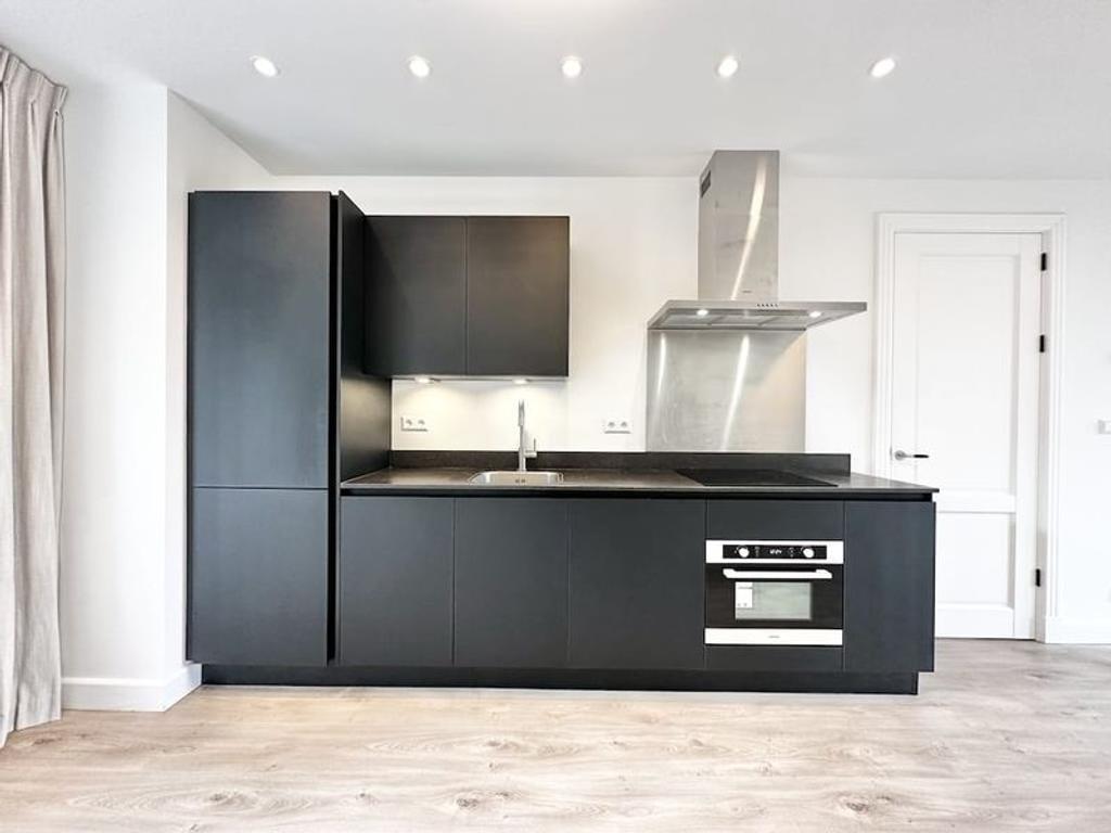 Gemeubileerd 3-kamerappartement met balkon - Afbeelding 2