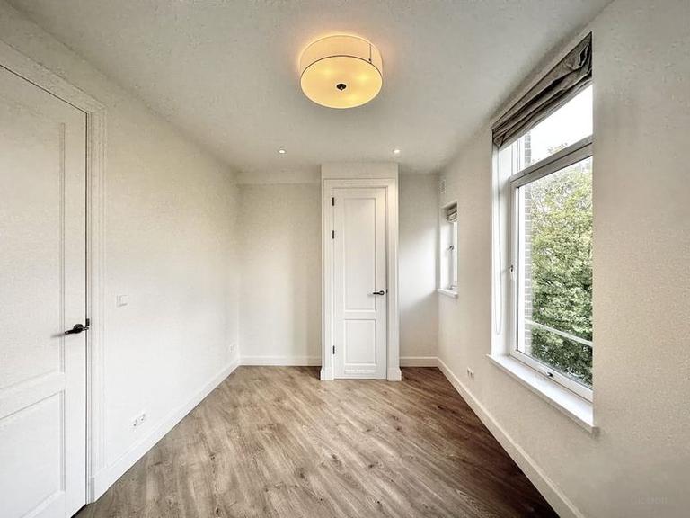 Gemeubileerd 3-kamerappartement met balkon - Afbeelding 7