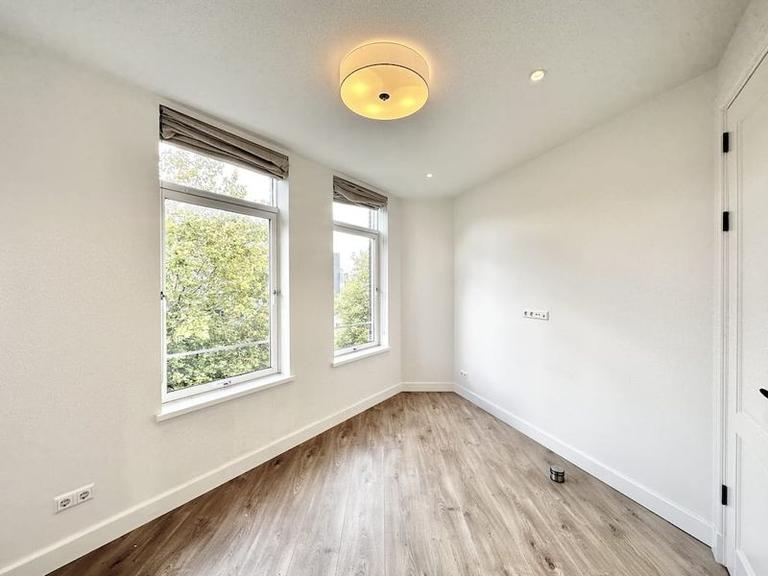 Gemeubileerd 3-kamerappartement met balkon - Afbeelding 8