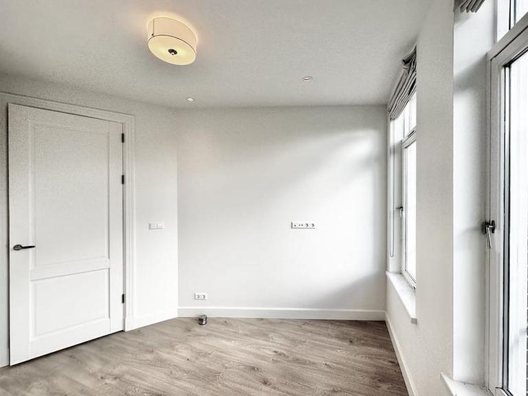 Gemeubileerd 3-kamerappartement met balkon - Afbeelding 10