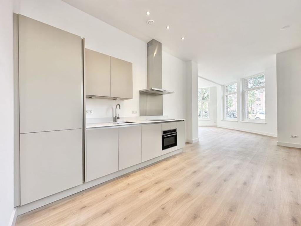 Apartment with Terrace in Amsterdam Oud-West - Image 1