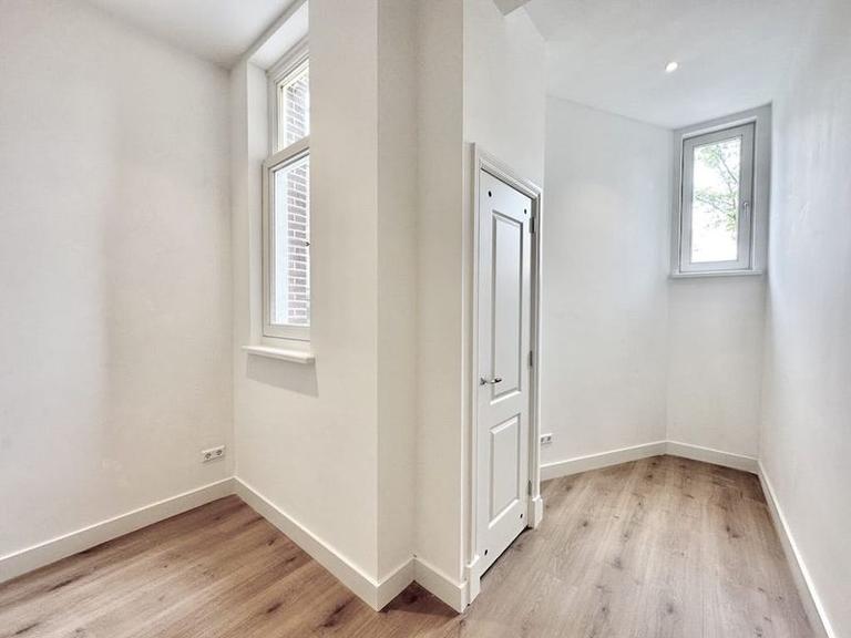 Apartment with Terrace in Amsterdam Oud-West - Image 8