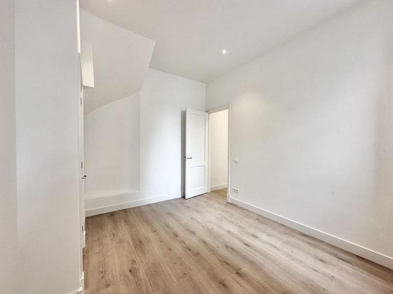 Apartment with Terrace in Amsterdam Oud-West - Image 9