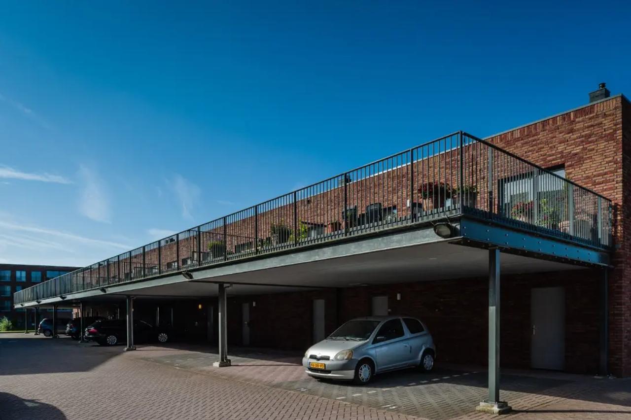 110 m² benedenappartement met 3 slaapkamers - Afbeelding 2