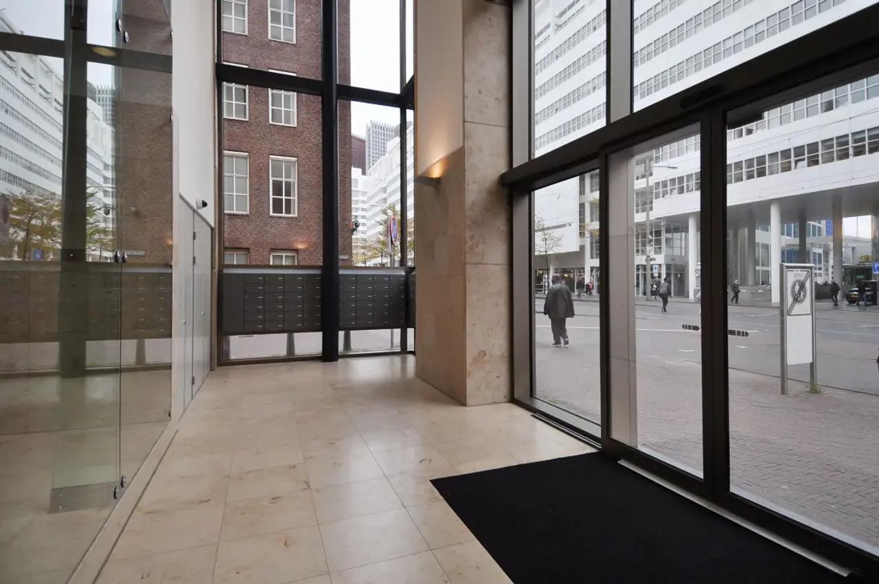 91 m² apartment with terrace and parking - Image 2