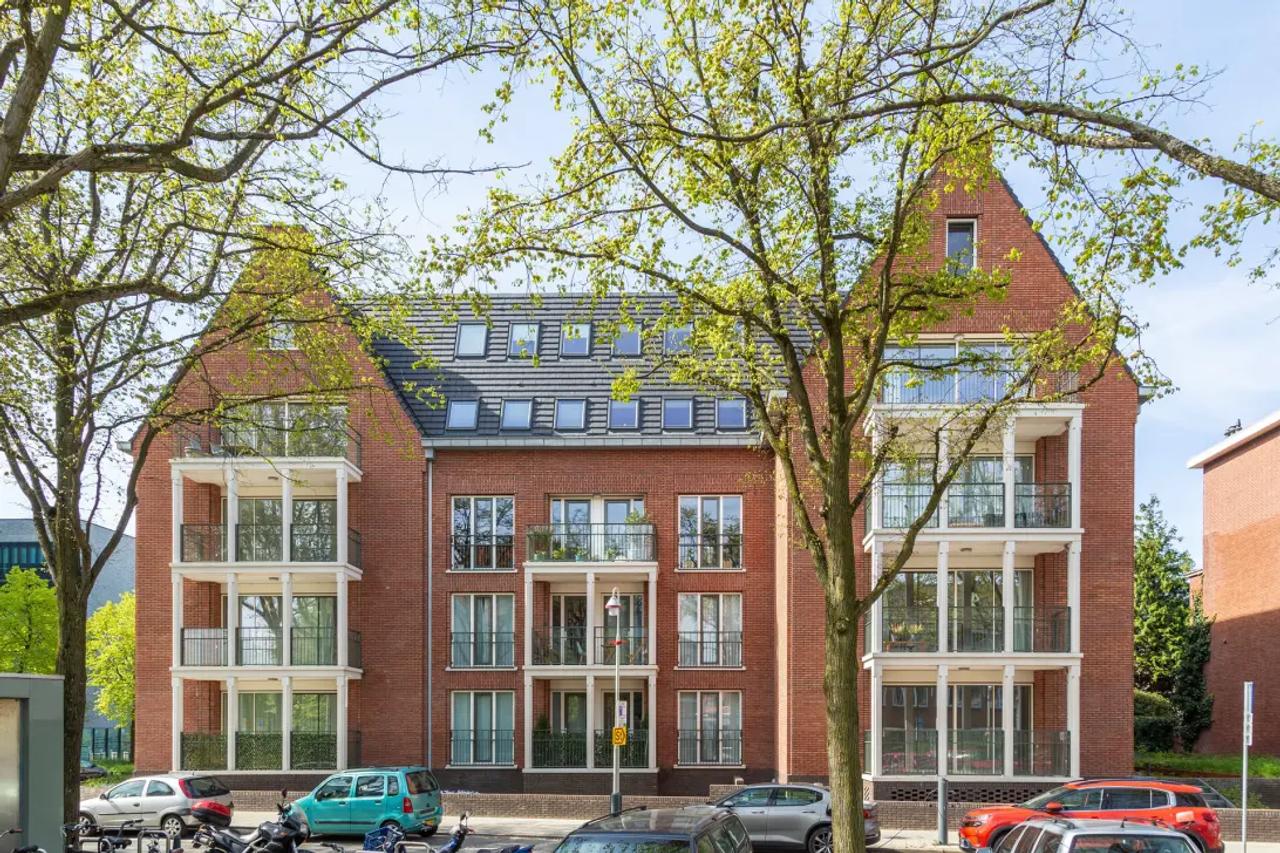 91 m² apartment with terrace and parking - Image 4