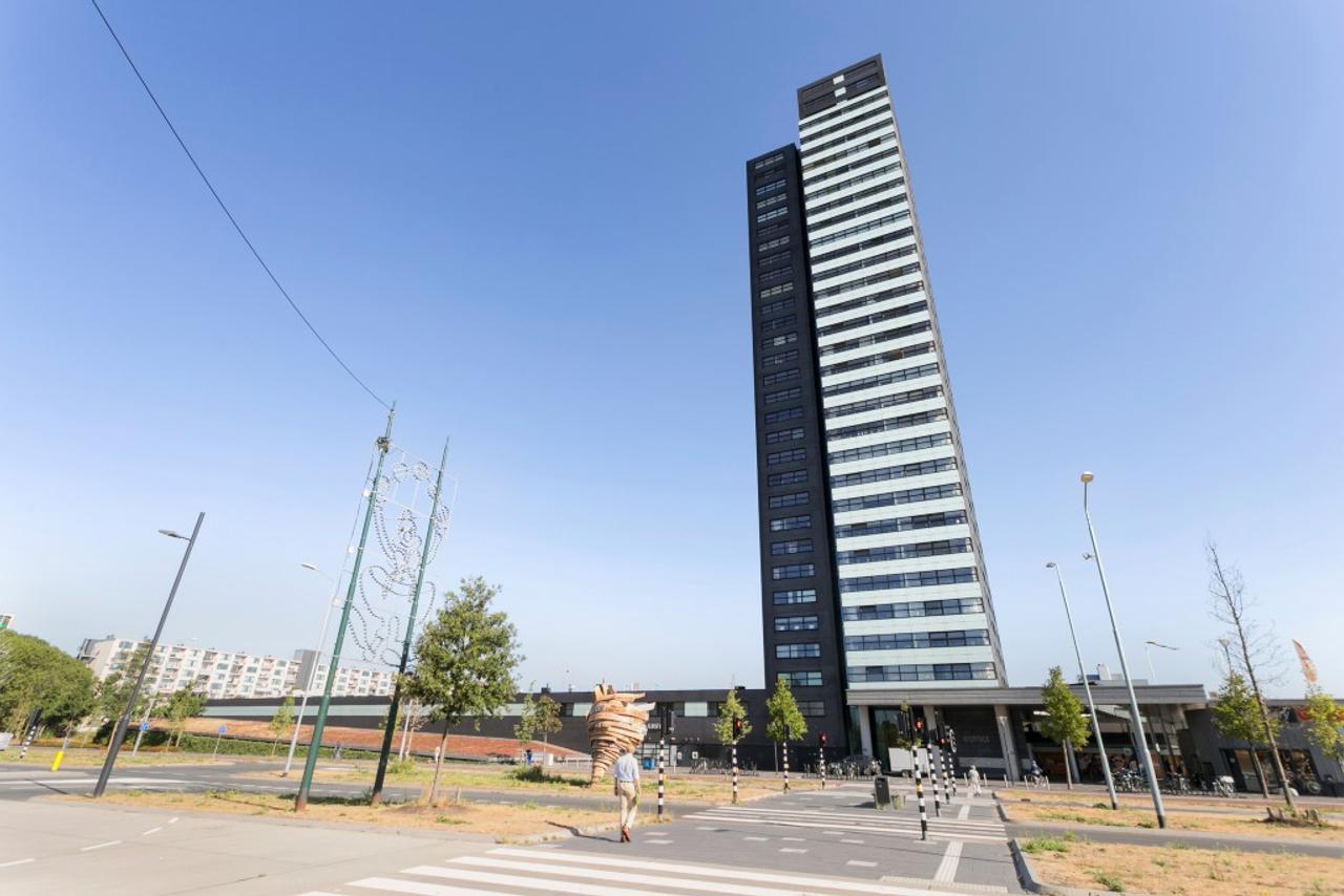 Gemeubileerd 3-kamerappartement op 22e verdieping - Afbeelding 1