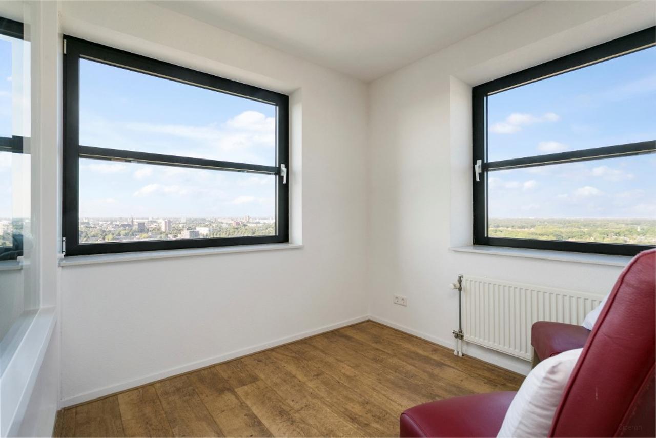 Gemeubileerd 3-kamerappartement op 22e verdieping - Afbeelding 9
