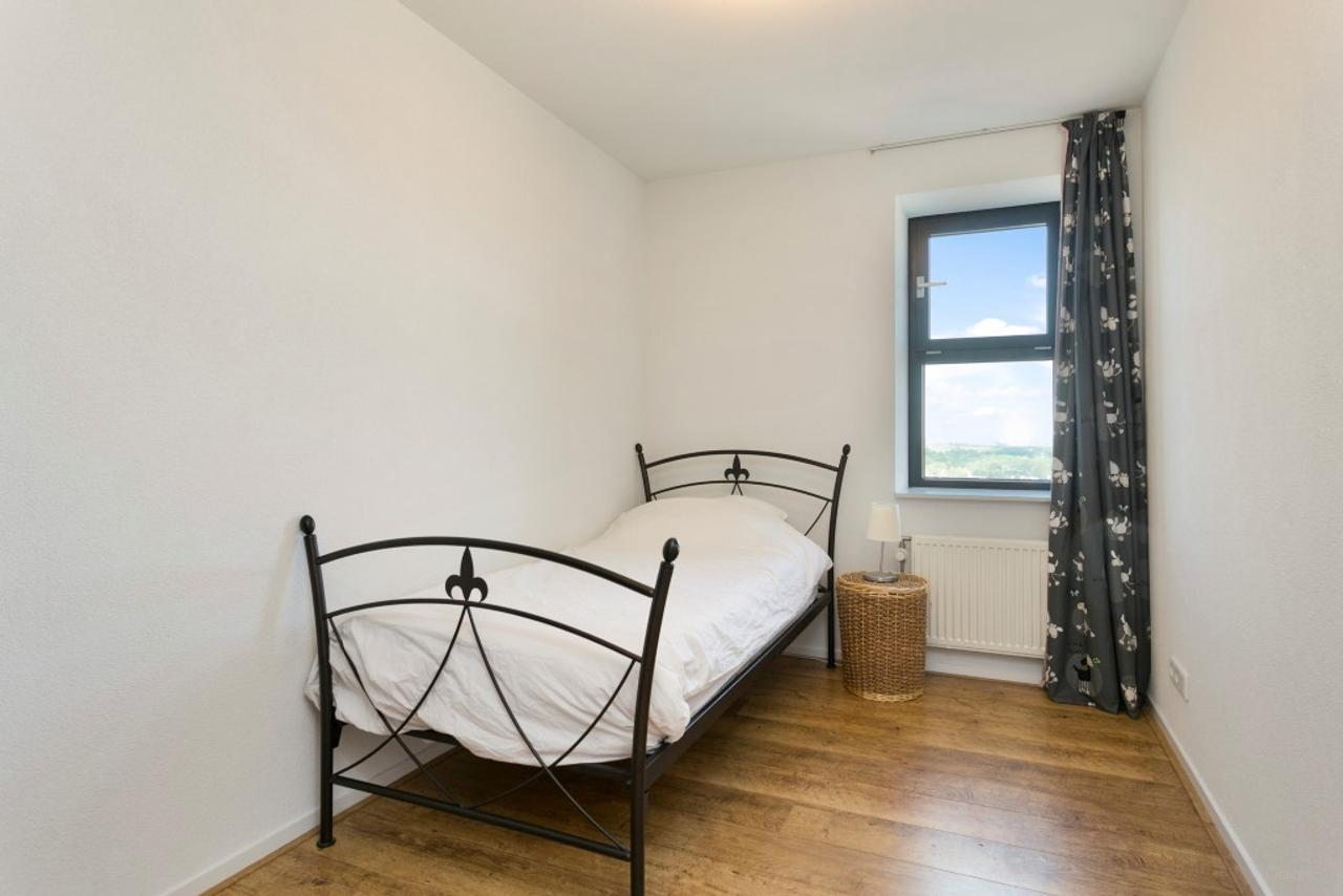 Gemeubileerd 3-kamerappartement op 22e verdieping - Afbeelding 12