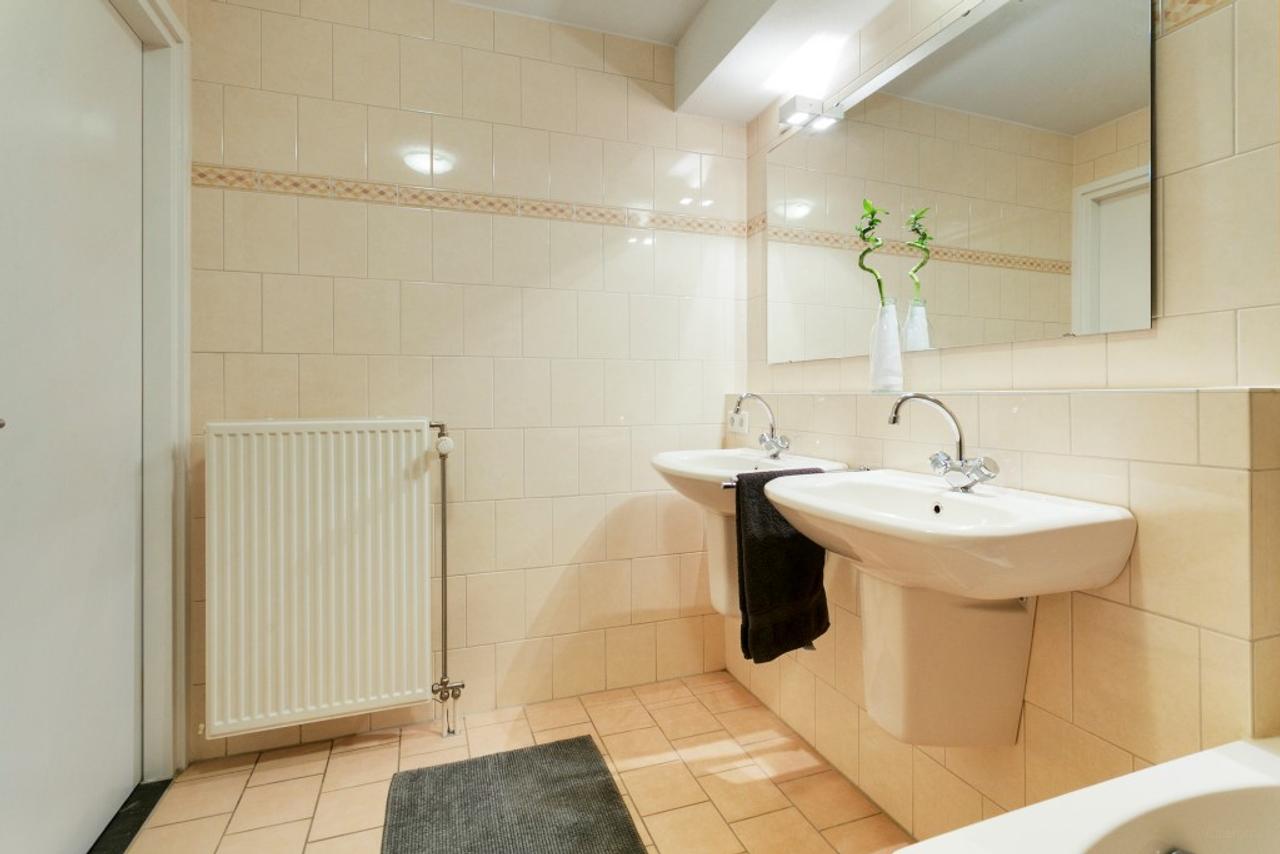 Gemeubileerd 3-kamerappartement op 22e verdieping - Afbeelding 13