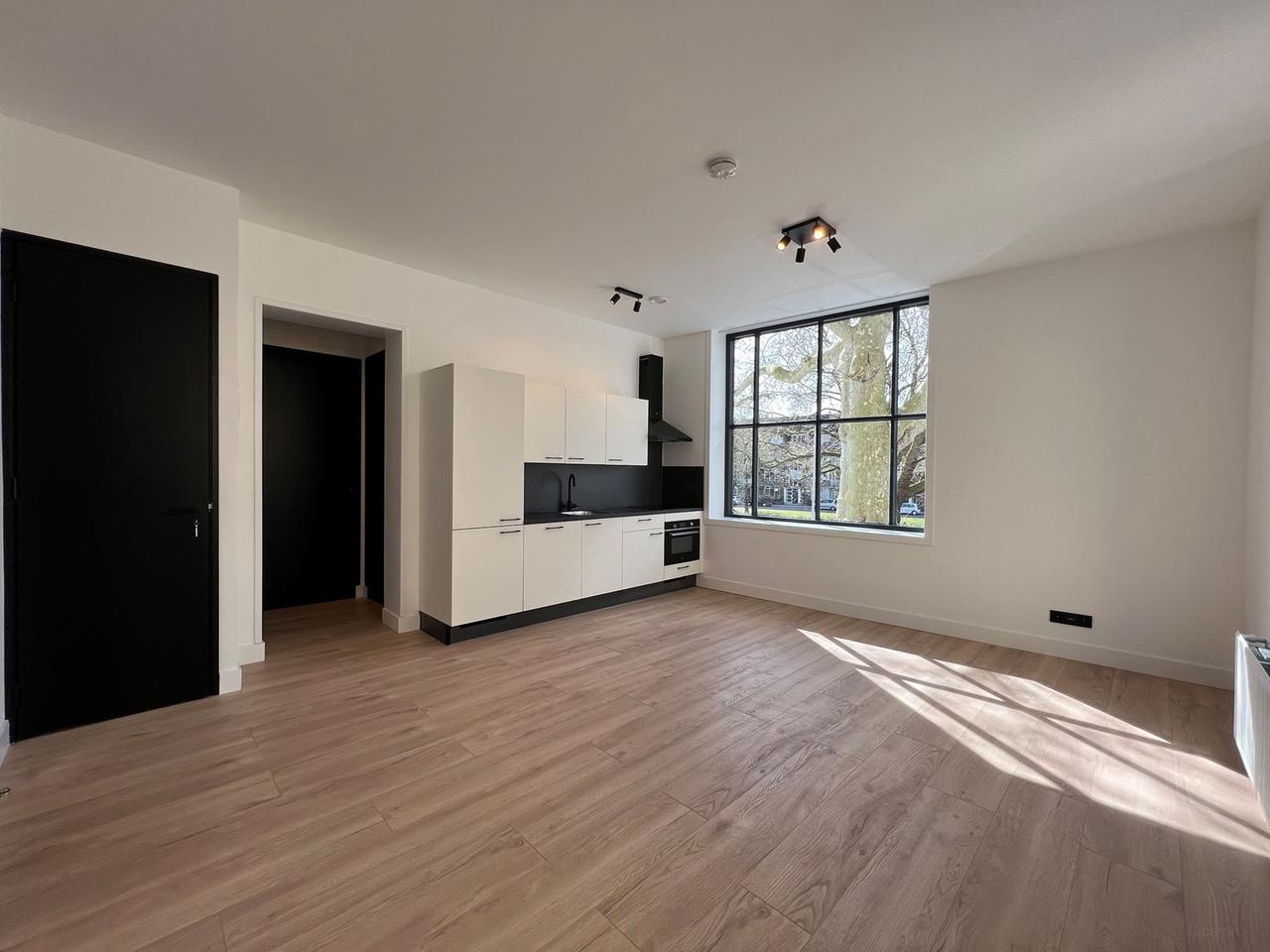Wonen in voormalig politiebureau met tuin - Afbeelding 2