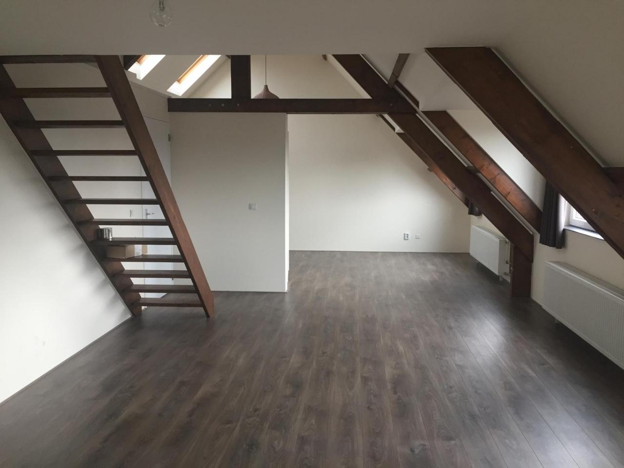Loft van 77 m² met vide en parkeerplaats - Afbeelding 1