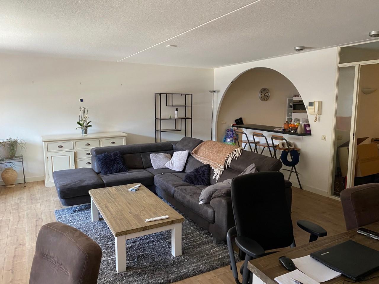 111 m² appartement met balkon en parkeren - Afbeelding 1