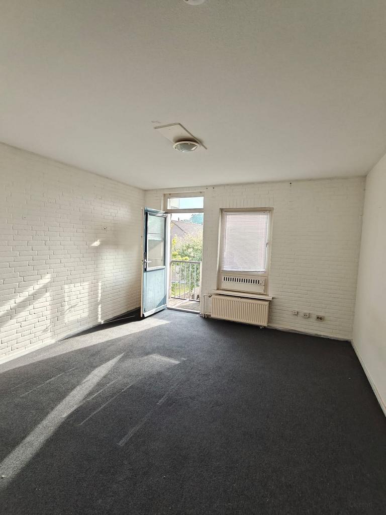 Studio with balcony by Boxtel station - Image 2