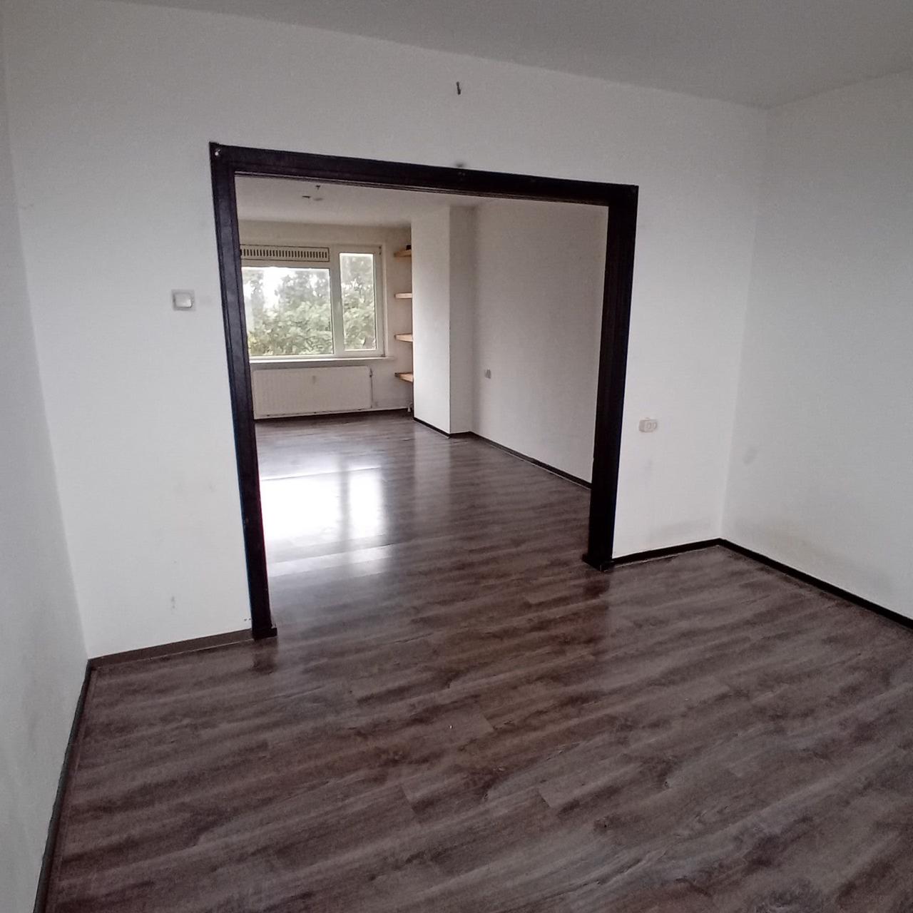 Available Now: 2-Bedroom Apartment with Balcony - Image 1
