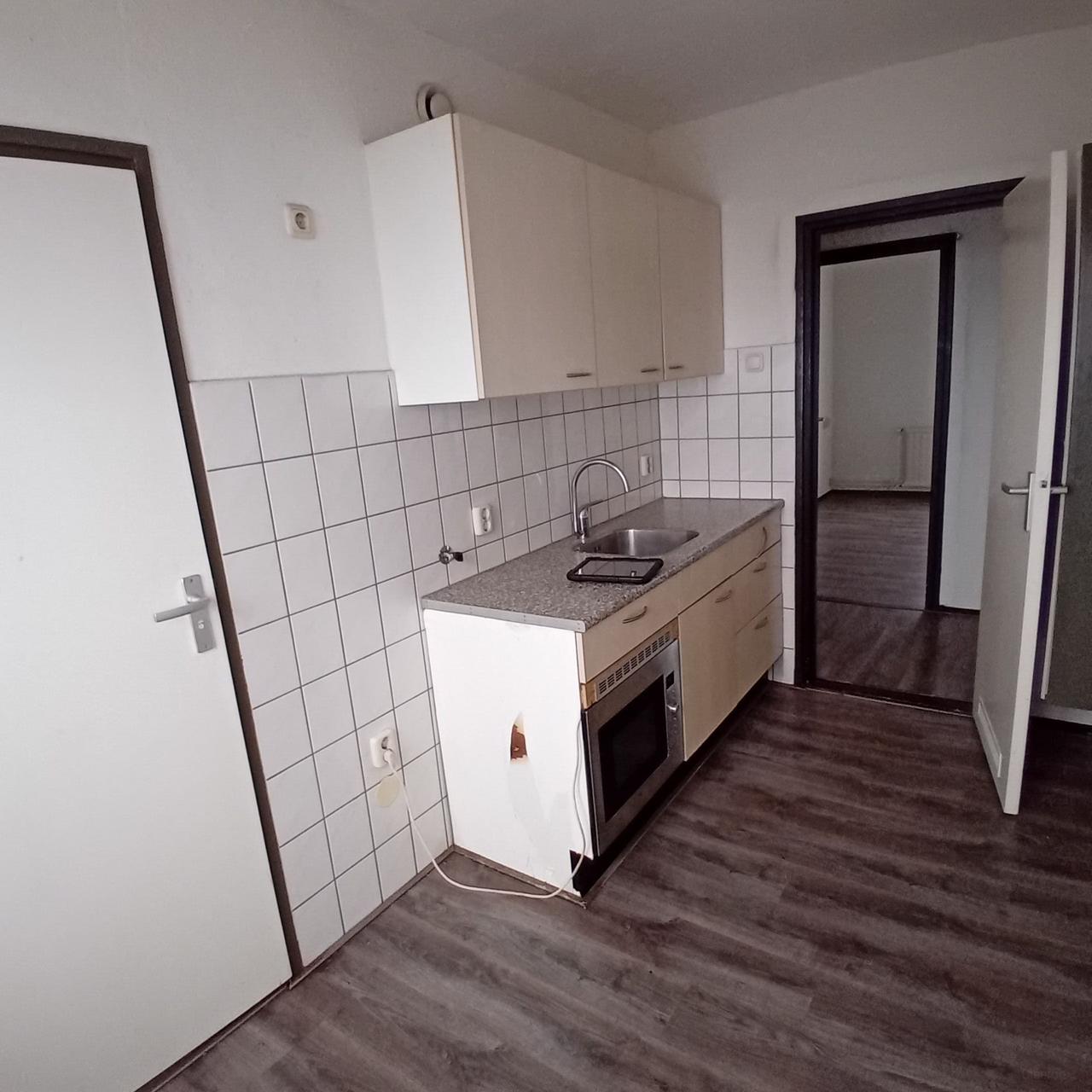 Available Now: 2-Bedroom Apartment with Balcony - Image 2