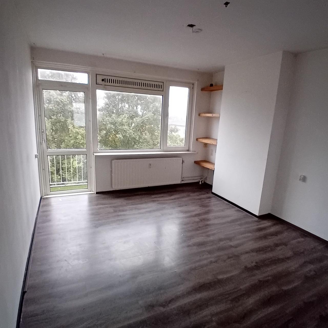 Available Now: 2-Bedroom Apartment with Balcony - Image 4