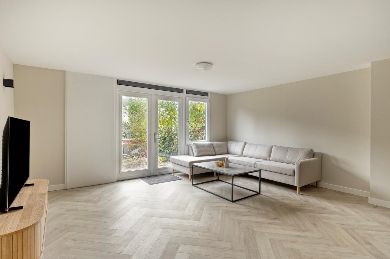 Furnished 3-Room Apartment in Amsterdam - Image 1