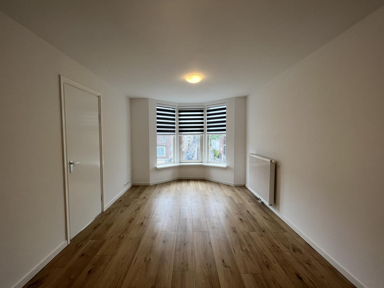 Gemeubileerd 2-kamerappartement in Nieuwe Westen - Afbeelding 3