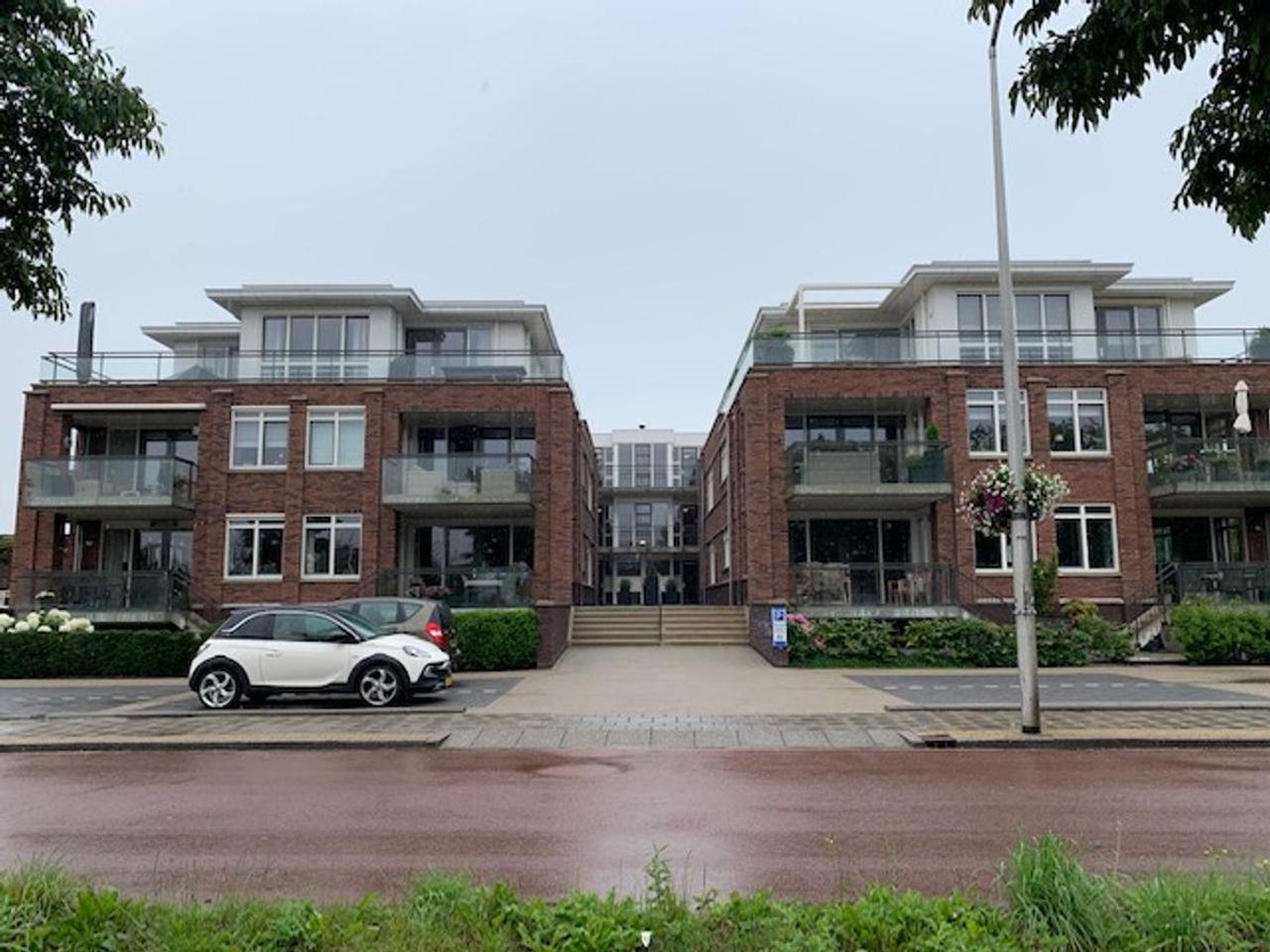 Appartement met balkon en eigen parkeerplaats - Afbeelding 1